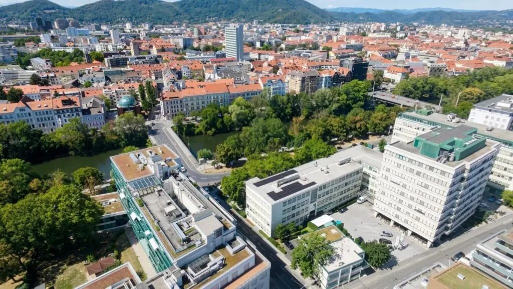Das Penthouse der Extraklasse in Graz: 360° Schlossbergblick, private Wellness-Oase und absolute Diskretion