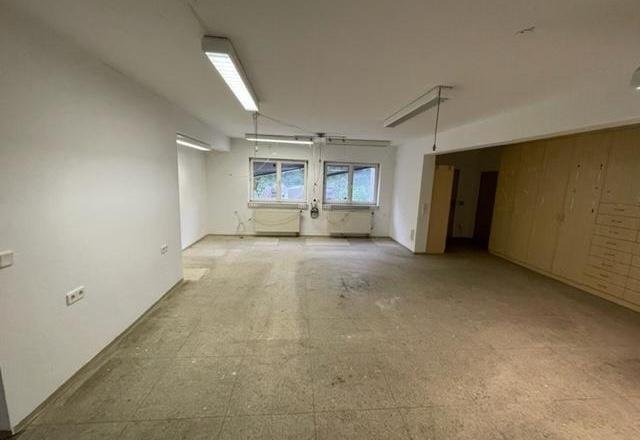 210 m² Büro und Lager mit eigener Garage — 1.200 € brutto, alles inklusive